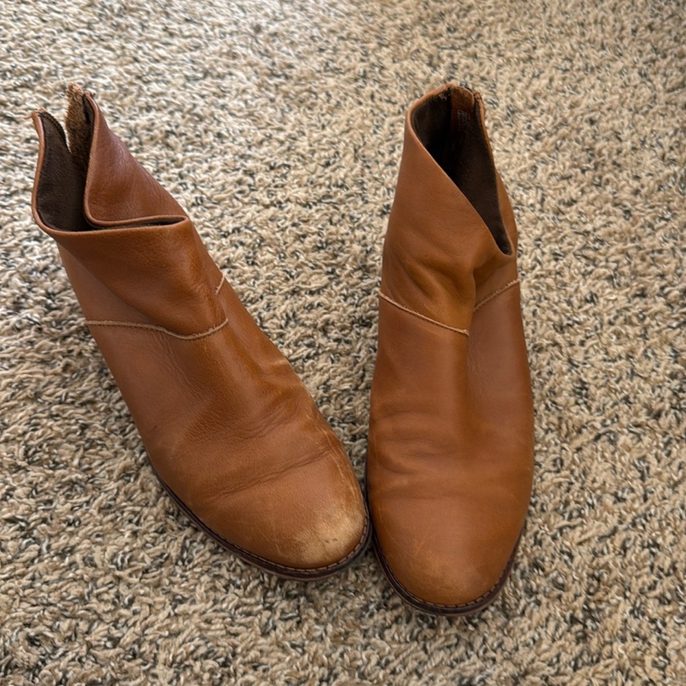 Tom’s Brown Bootied